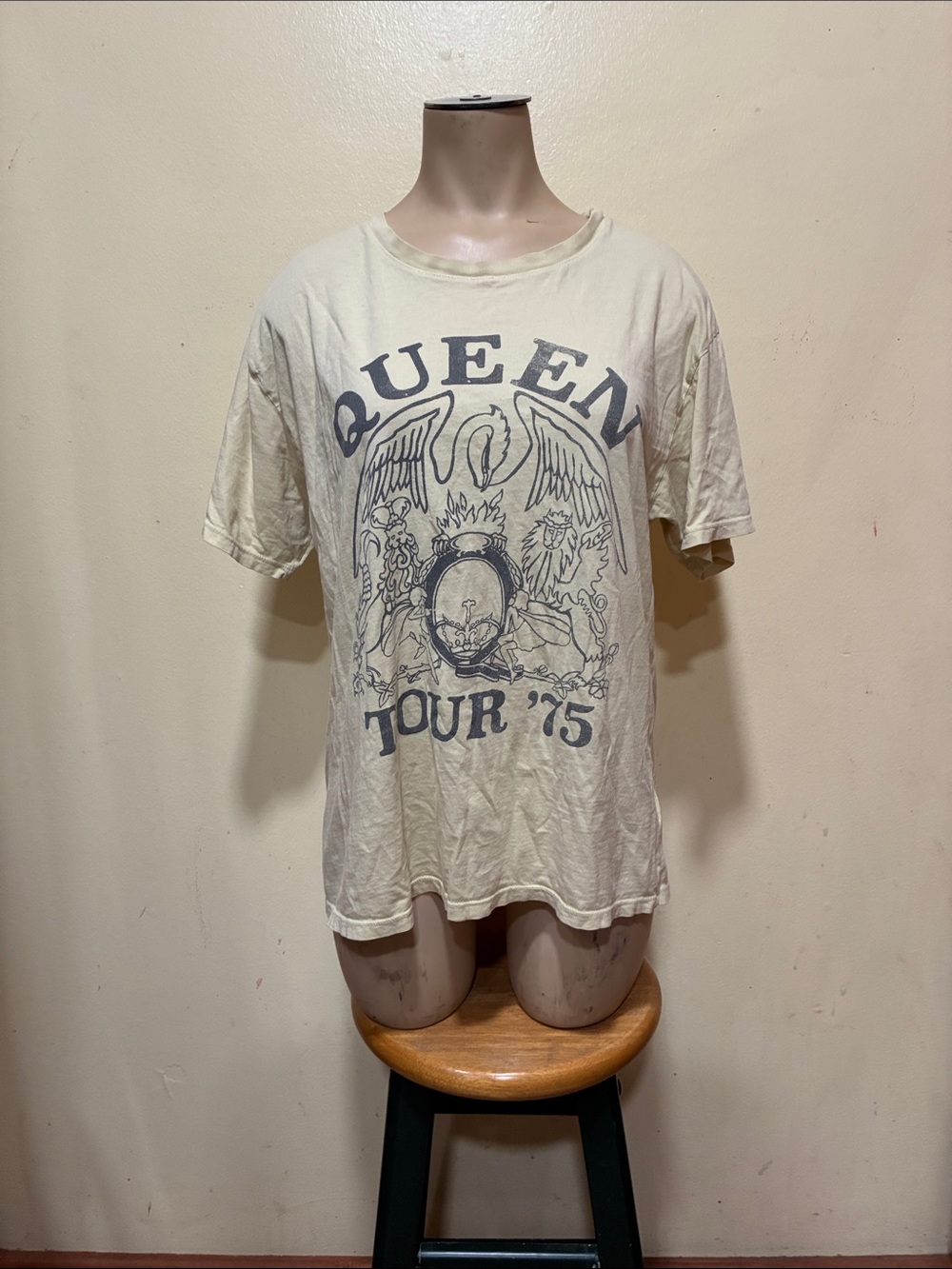 Daydreamer Cream Queen Tour '75 Graphic Tee